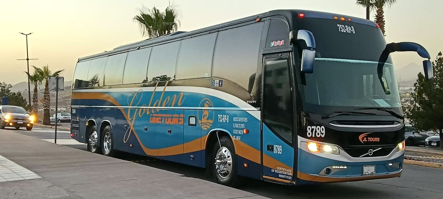 Autobús de JL Tours visto desde el exterior
