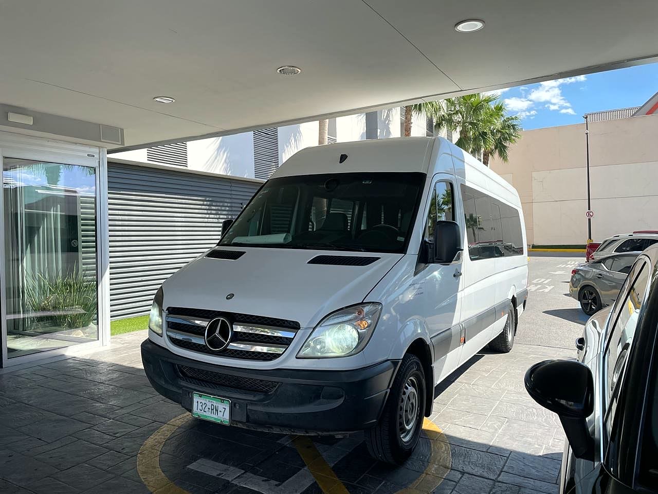 Sprinter de JL Tours vista desde el frente